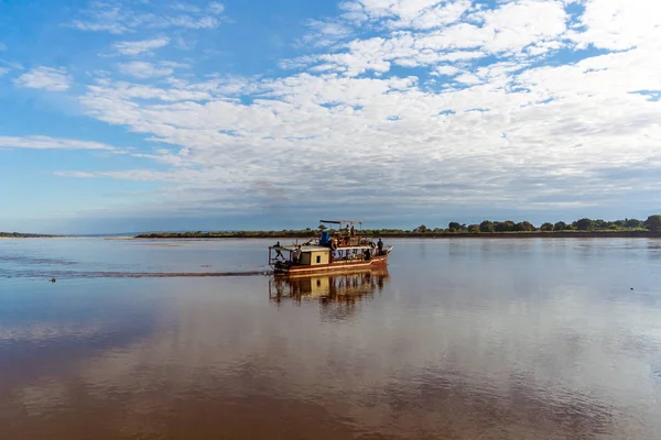 A lo largo del río Tsiribihina — Foto de Stock