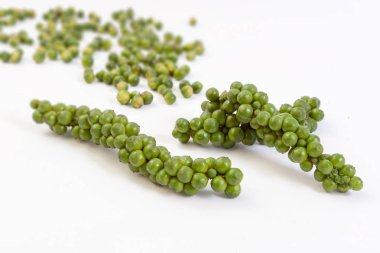 Taze yeşil peepercorns