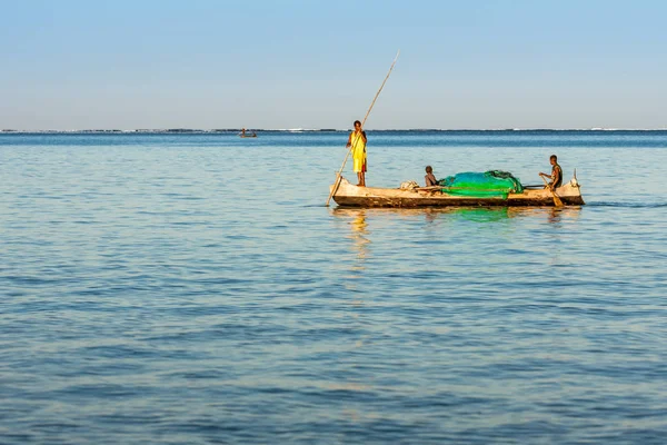 Escena de pesca de pescadores malgaches —  Fotos de Stock