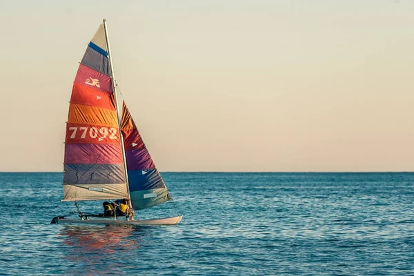 Catamaran Hobie chat — Photo