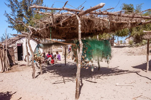 Famille de pêcheurs malgaches — Photo