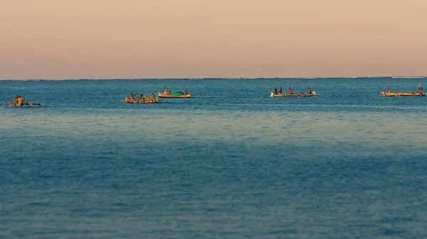 Рыбацкие лодки в лагуне — стоковое фото