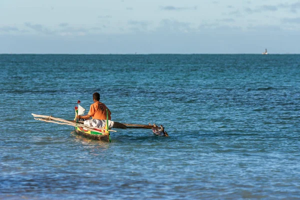 マダガスカルの漁師の漕ぎ — ストック写真
