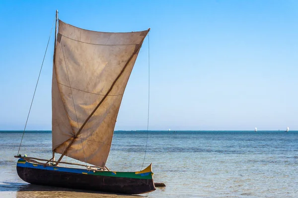 Madagaskar Outrigger Kano — Stok fotoğraf