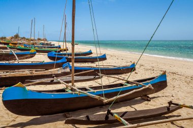 Karaya Madagaskarlı outrigger Kano