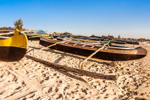 Karaya Madagaskarlı outrigger Kano — Stok fotoğraf