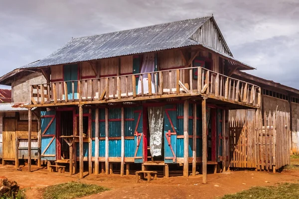 Traditionella trähus på styltor — Stockfoto