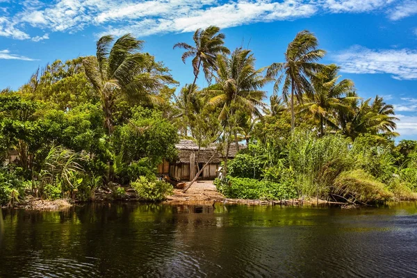 Aldeia tropical típica — Fotografia de Stock