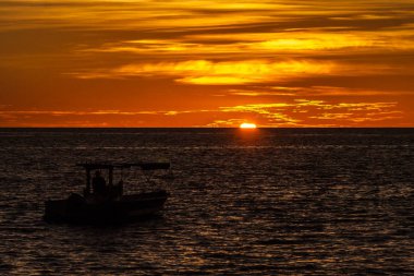 Denizde gün batımı
