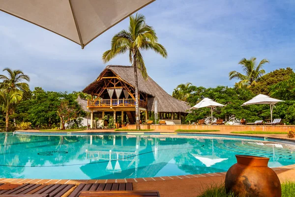 Tropical swimming pool — Stock Photo, Image