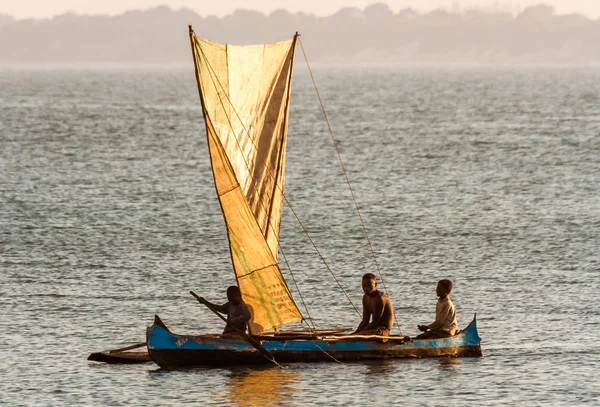 Malagasy fishing boat — Stock Photo, Image