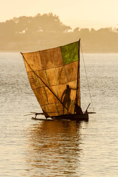 Vezo fisherman against the light — Stock Photo, Image