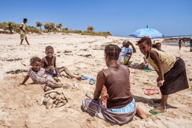 Madagaskar Aile Balık hazırlamak