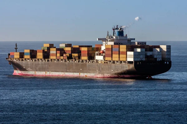 Container schip afgemeerd — Stockfoto