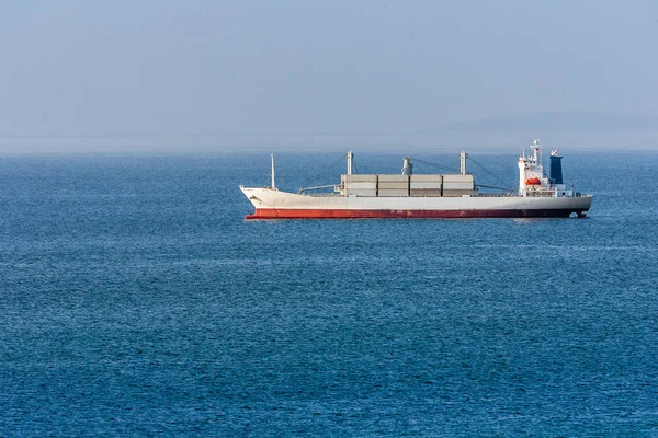 Containerschiff festgemacht — Stockfoto