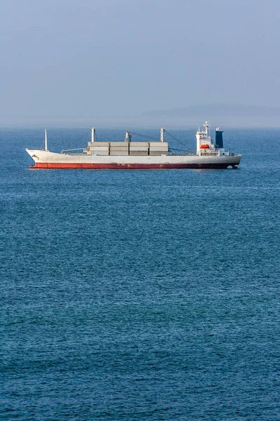 Containerschiff festgemacht — Stockfoto