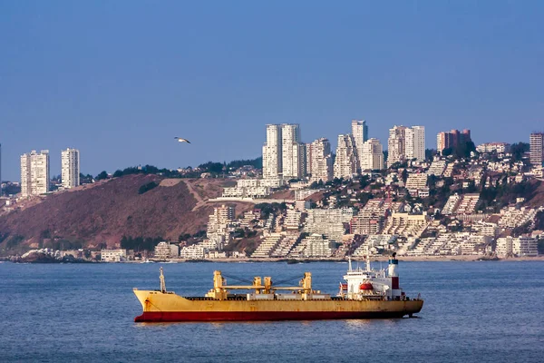 Container schip afgemeerd — Stockfoto