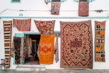 Fas halıları, Asilah, Fas 'taki dükkan çarşısında.