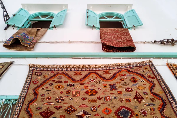 Marokańskie Dywany Ulicznym Sklepie Souk Asilah Maroko — Zdjęcie stockowe