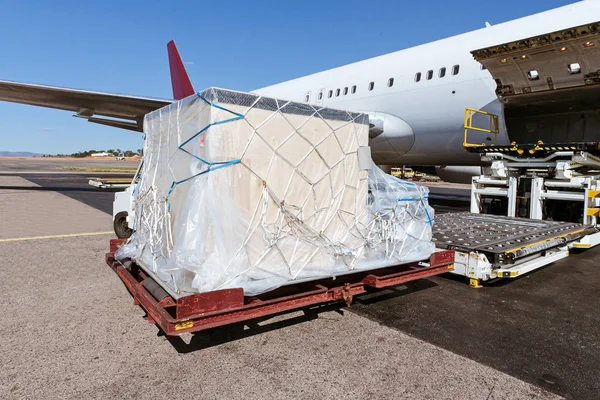 Cargo plane loding — Stock Photo, Image