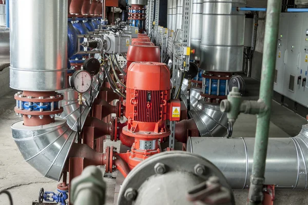 Instalación de tuberías industriales . — Foto de Stock