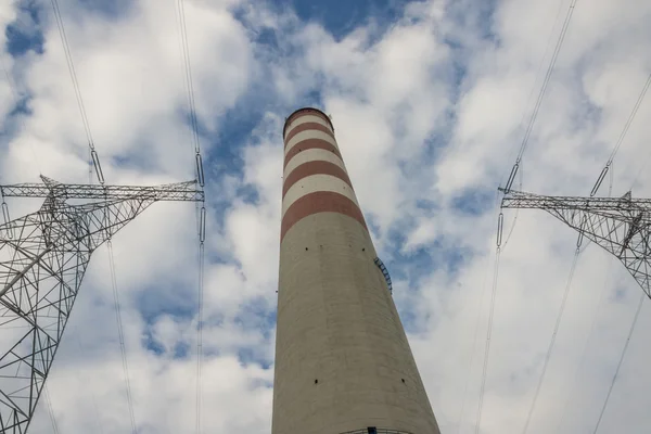 Polonia, Chimenea y cielo azul — Foto de Stock