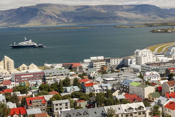 在雷克雅未克市-冰岛上鸟瞰图. — 图库照片