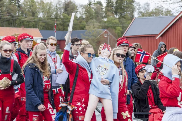 People on parde before school in Verdal, Norway. — Stock Photo, Image