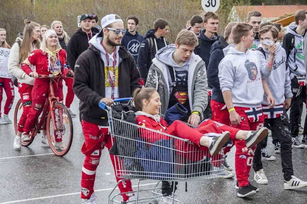 People on parde before school in Verdal, Norway. — Stock Photo, Image