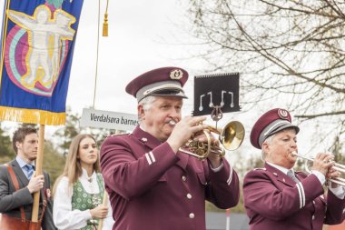 Verdal, Norveç'te okul öncesi parde insanlar.