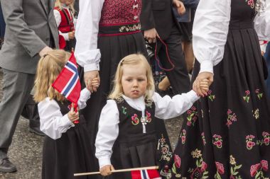 Verdal, Norveç'te okul öncesi parde insanlar.