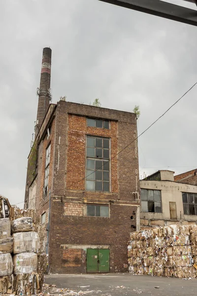 Exterior de fábrica de papel - Polónia — Fotografia de Stock