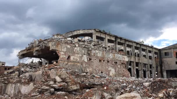 Antigua fábrica de papel abandonada en Kalety — Vídeo de stock