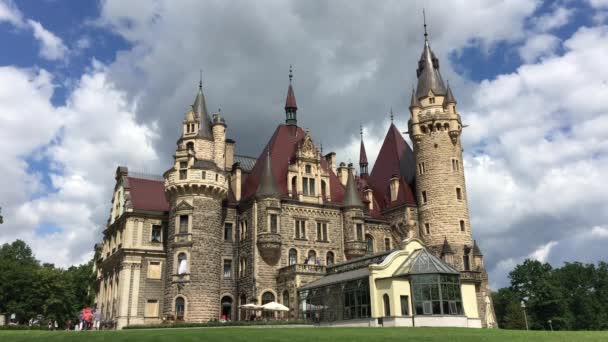 Moszna slott av - Polen. — Stockvideo