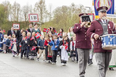 Verdal, Norveç'te okul öncesi parde insanlar.