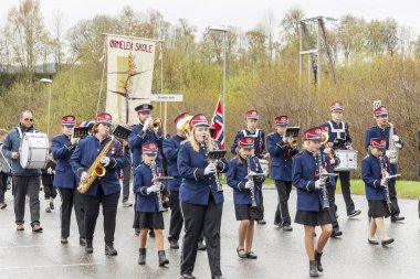 Verdal, Norveç'te okul öncesi parde insanlar.