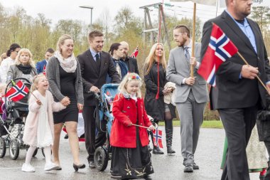 Verdal, Norveç'te okul öncesi parde insanlar.