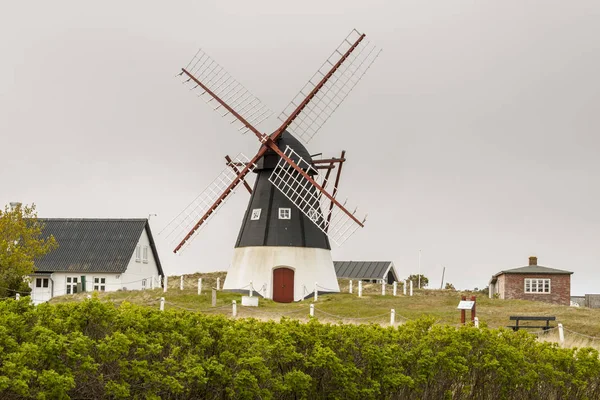 Moinho de vento na ilha Mando - Dinamarca — Fotografia de Stock