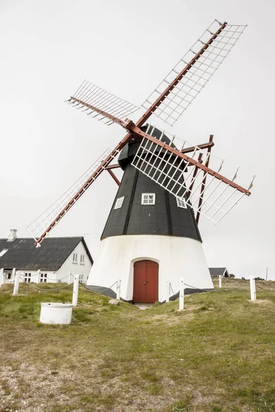 风车在曼达洛岛-丹麦 — 图库照片