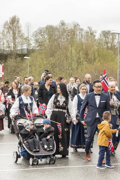 People on parde before school in Verdal, Norway. — Stock Photo, Image