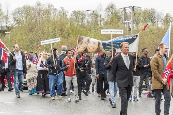 People on parde before school in Verdal, Norway. — Stock Photo, Image