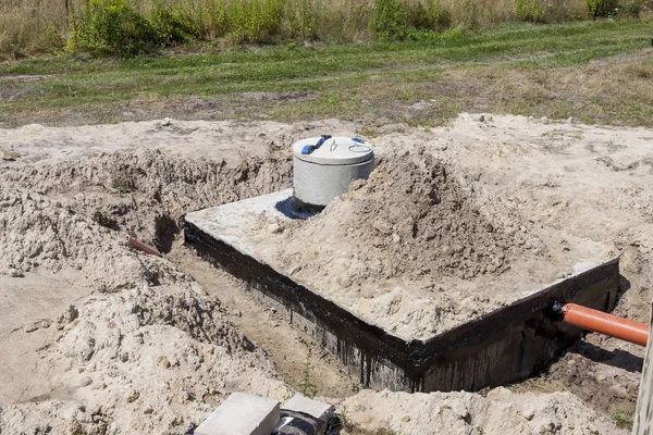 Nieuwe betonnen septische tank — Stockfoto