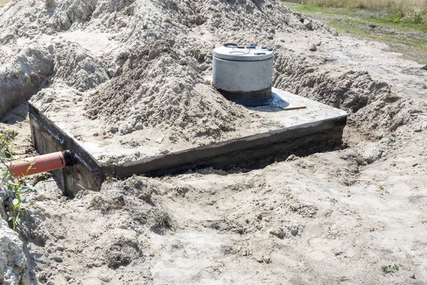 Nieuwe betonnen septische tank — Stockfoto