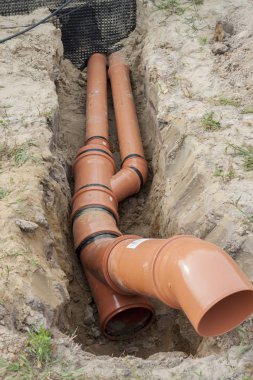 İnşaat sitesi - turuncu atık boru