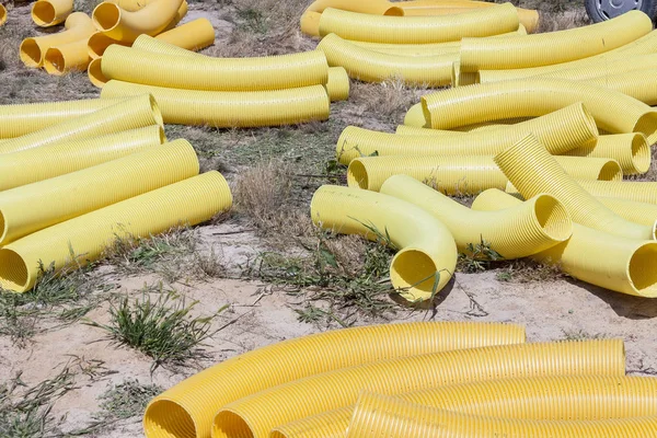 Tubo de drenagem amarelo — Fotografia de Stock