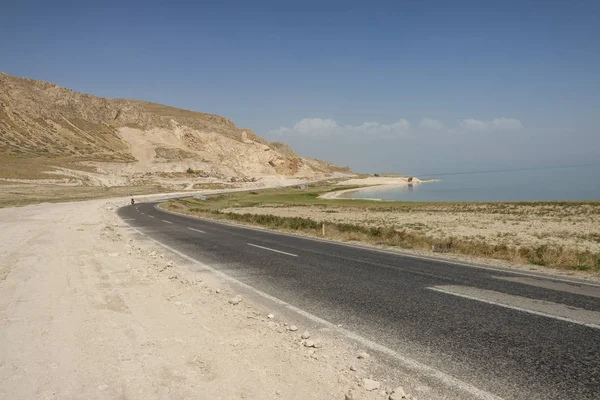 Route on coast of Van Lake - Turkey — Stock Photo, Image