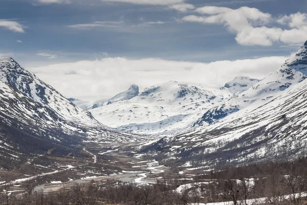 Route vers le col le plus élevé de Norvège . — Photo