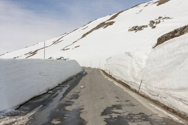 Droga do najwyższa Przełęcz w Norwegii. — Zdjęcie stockowe
