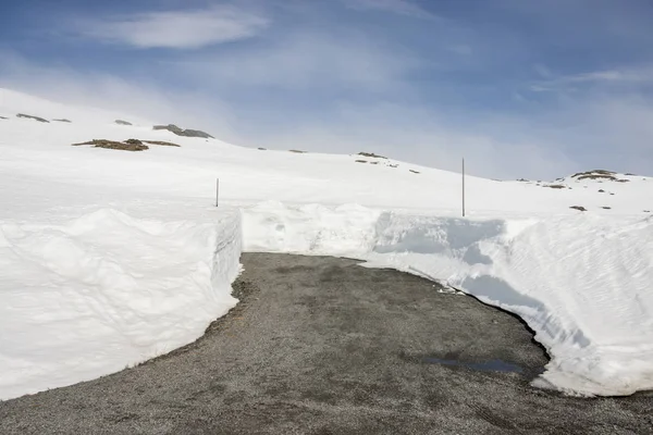 Straße zum höchsten Pass Norwegens. — Stockfoto