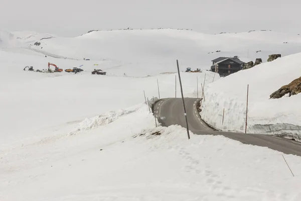 Estrada para a passagem mais alta na Noruega . — Fotografia de Stock